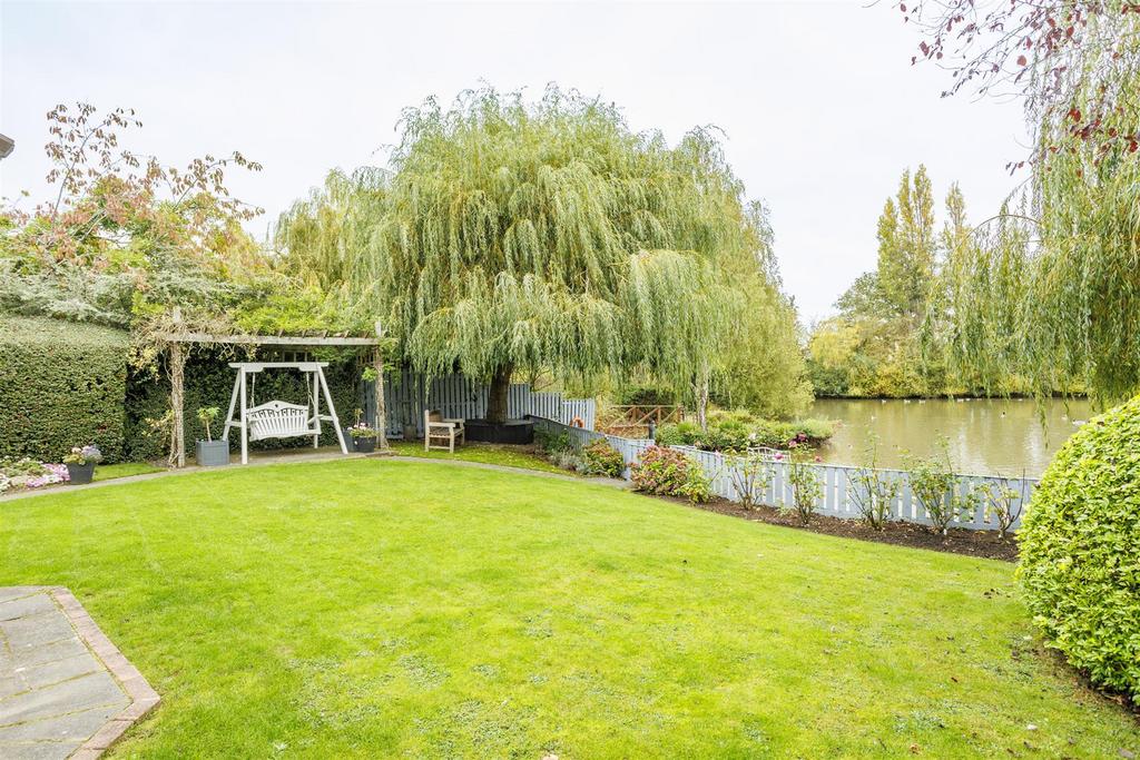 30 Lakeside Externals  16.jpg