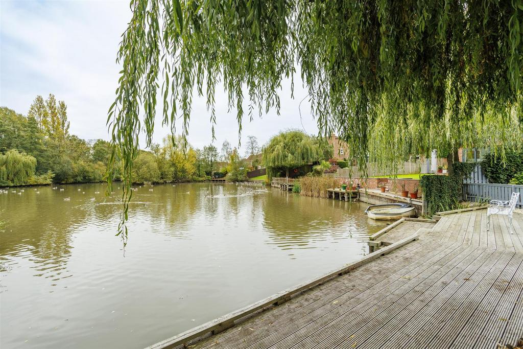 30 Lakeside Externals  18.jpg