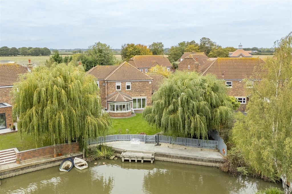 30 Lakeside Externals  26.jpg