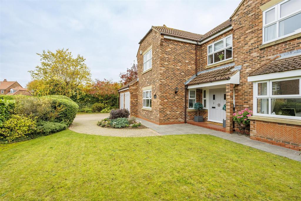 30 Lakeside Externals  6.jpg