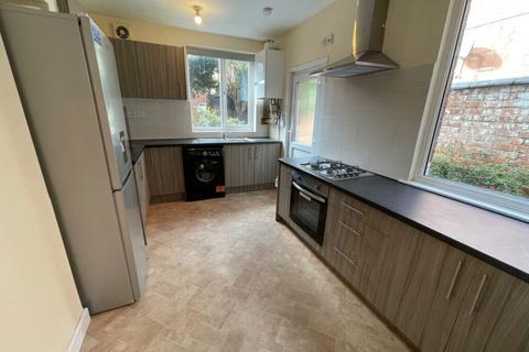 4 bedroom terraced house to rent, Evington Road, Leicester LE2
