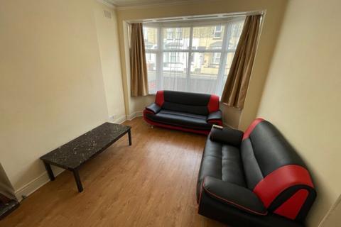 4 bedroom terraced house to rent, Evington Road, Leicester LE2