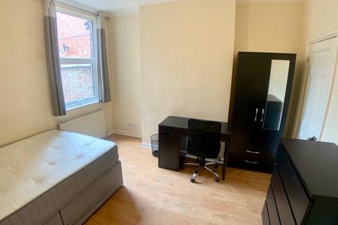 4 bedroom terraced house to rent, Evington Road, Leicester LE2