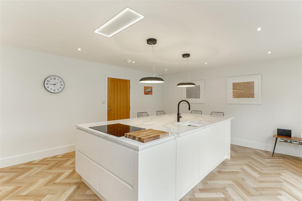 Kitchen - C.jpg