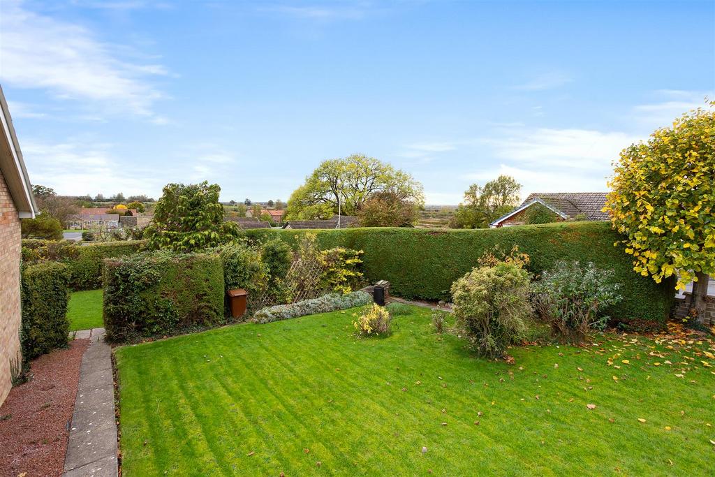 18 Farmanby Close -06[1].jpg
