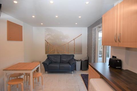 3 bedroom end of terrace house for sale, Forest Road, Colchester, CO4