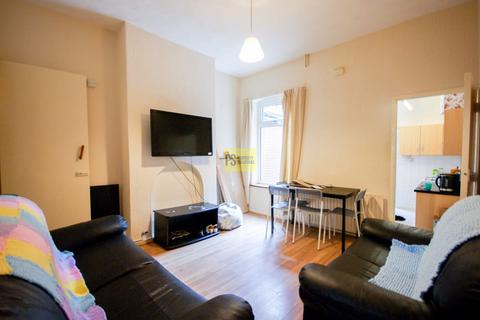 4 bedroom terraced house to rent, Alton Road, Birmingham B29