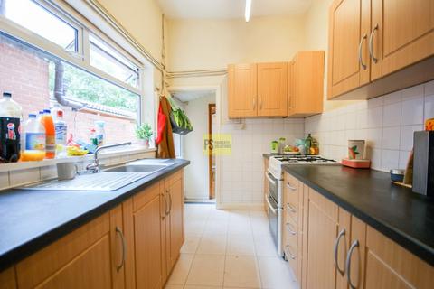 4 bedroom terraced house to rent, Alton Road, Birmingham B29