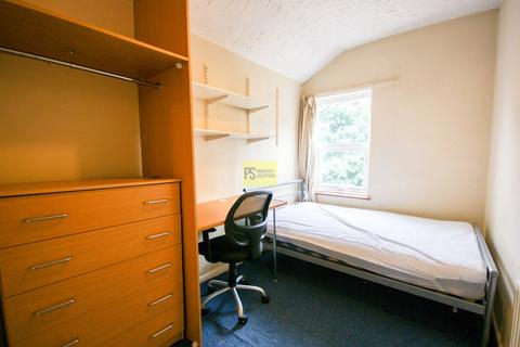 4 bedroom terraced house to rent, Alton Road, Birmingham B29
