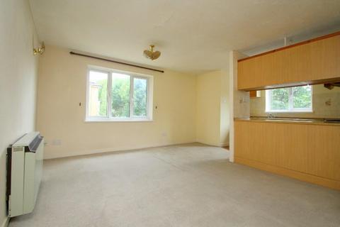 2 bedroom apartment to rent, Sidney Road, Staines-upon-Thames, TW18