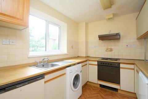 2 bedroom apartment to rent, Sidney Road, Staines-upon-Thames, TW18