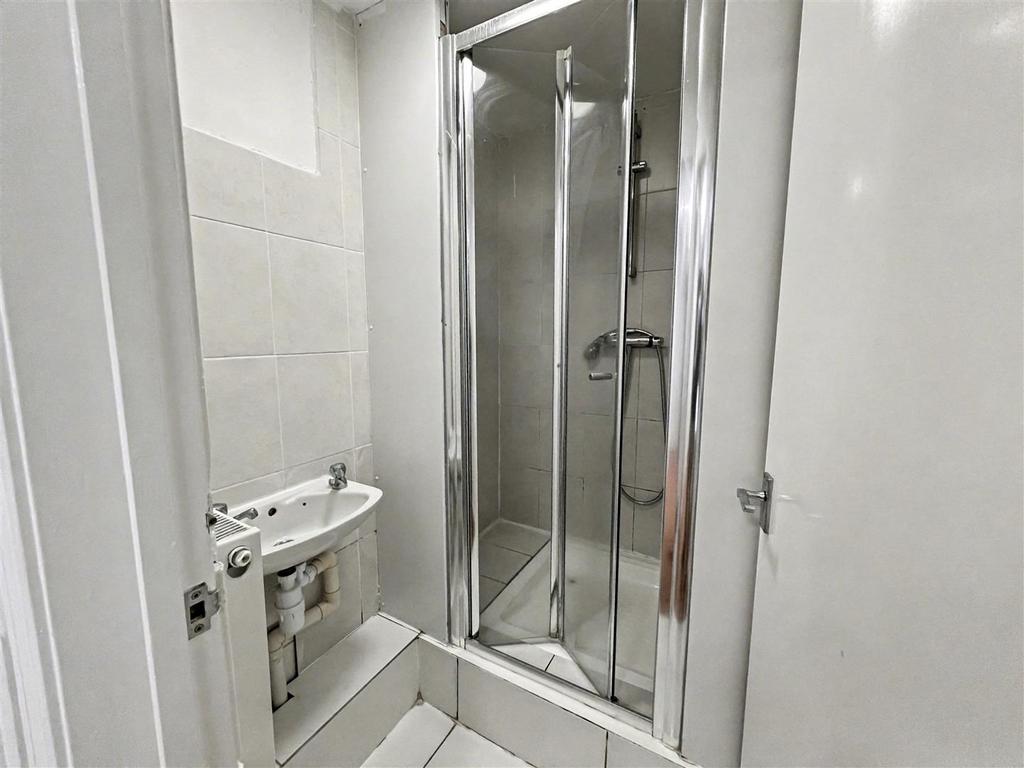 Shared shower room/wc