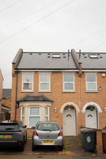 Hale End Road, London, E17