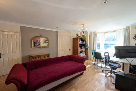Hale End Road, London, E17