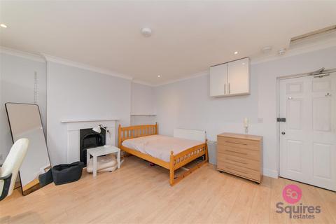 Studio to rent, Bartholomew Road, London