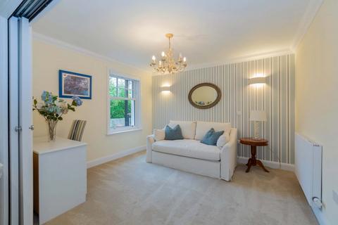 2 bedroom retirement property for sale, Fleur De Lis, Wokingham, RG40