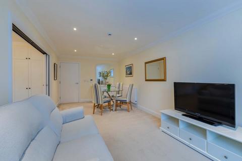 2 bedroom retirement property for sale, Fleur De Lis, Wokingham, RG40