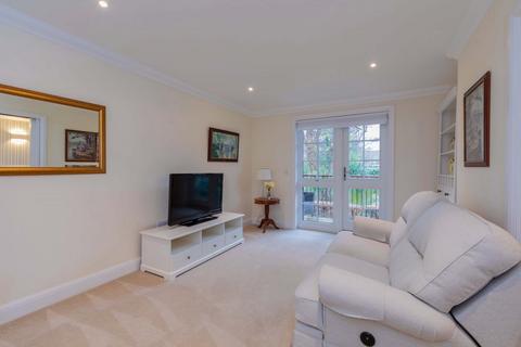 2 bedroom retirement property for sale, Fleur De Lis, Wokingham, RG40