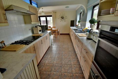 4 bedroom detached house for sale, Wimborne Road East, Ferndown, BH22