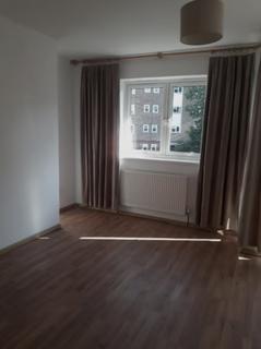 2 bedroom flat to rent, Dianthus Close, London, SE2