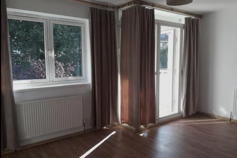 2 bedroom flat to rent, Dianthus Close, London, SE2