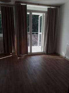 2 bedroom flat to rent, Dianthus Close, London, SE2