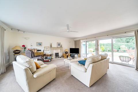 3 bedroom detached bungalow for sale, Mimosa Drive, Woldingham, CR3