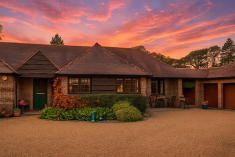 3 bedroom detached bungalow for sale, Mimosa Drive, Woldingham, CR3