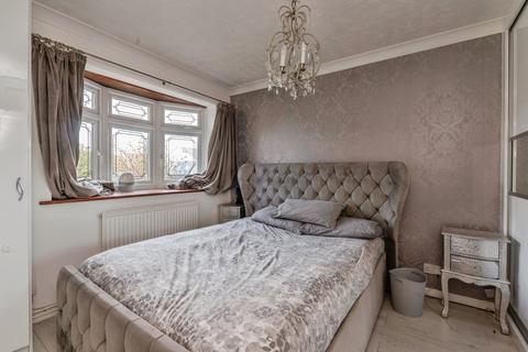 4 bedroom semi-detached house for sale, Cloisters, Stanford-le-Hope SS17