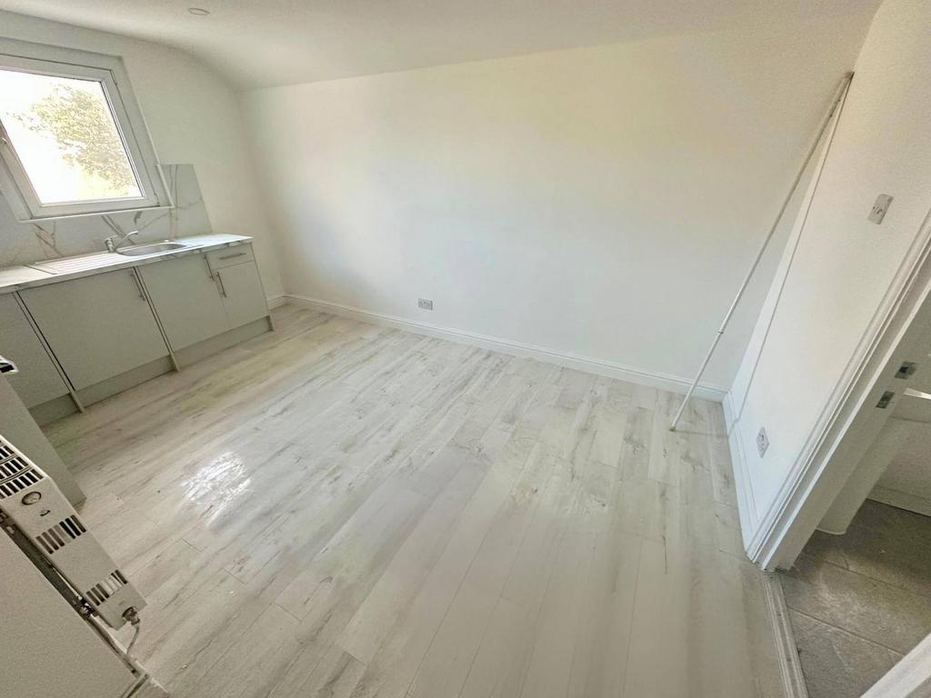 Studio to rent Mackintosh Place, Cathays CF24