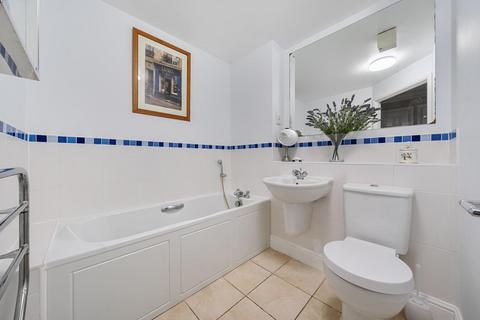 2 bedroom flat for sale, Hursley Road, Chandler's Ford, Eastleigh