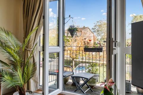 2 bedroom flat for sale, Hursley Road, Chandler's Ford, Eastleigh