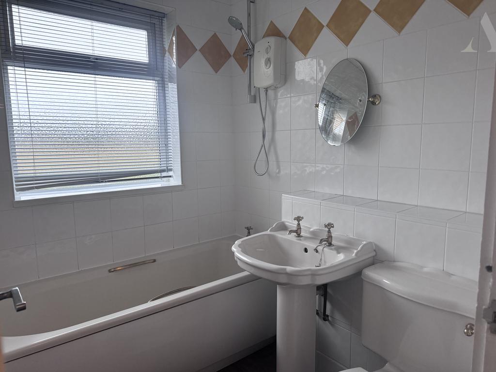 65 Langham close Bathroom