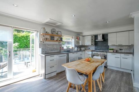 undefined, Westfields, Catshill, B61