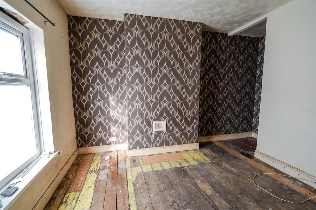 Bedroom 1 (2)