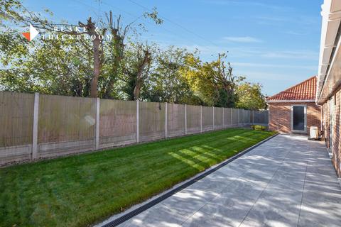 3 bedroom detached bungalow for sale, Holland Road Gardens, Little Clacton