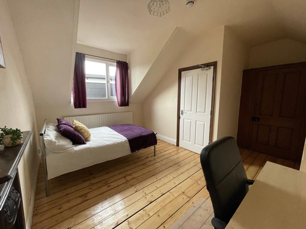 Bedroom 6-2