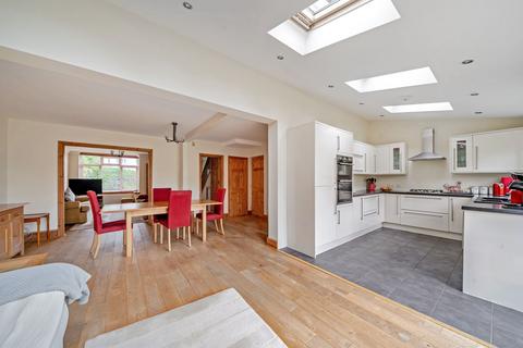 28 Hillcrest Road, Whyteleafe, CR3 0DJ
