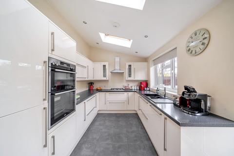 28 Hillcrest Road, Whyteleafe, CR3 0DJ
