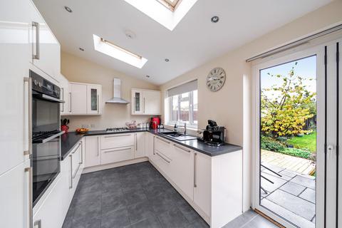 28 Hillcrest Road, Whyteleafe, CR3 0DJ