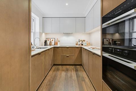 3 bedroom flat to rent, Charles Street, London