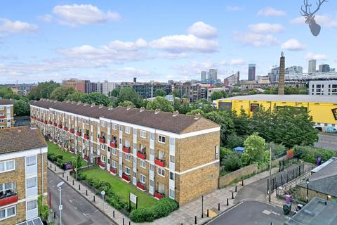 undefined, Candy Street, Bow E3