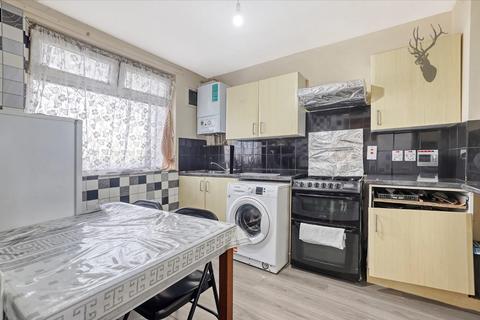 undefined, Candy Street, Bow E3