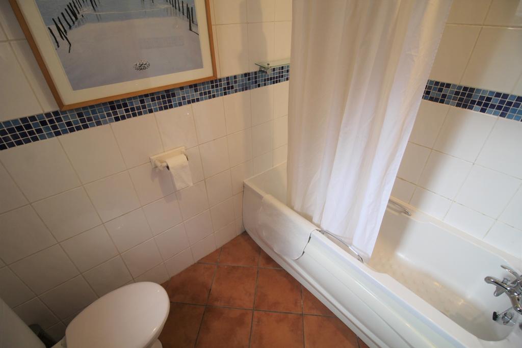 Bathroom 1-1