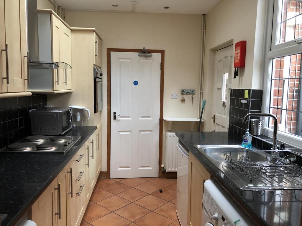 Kitchen 1-2