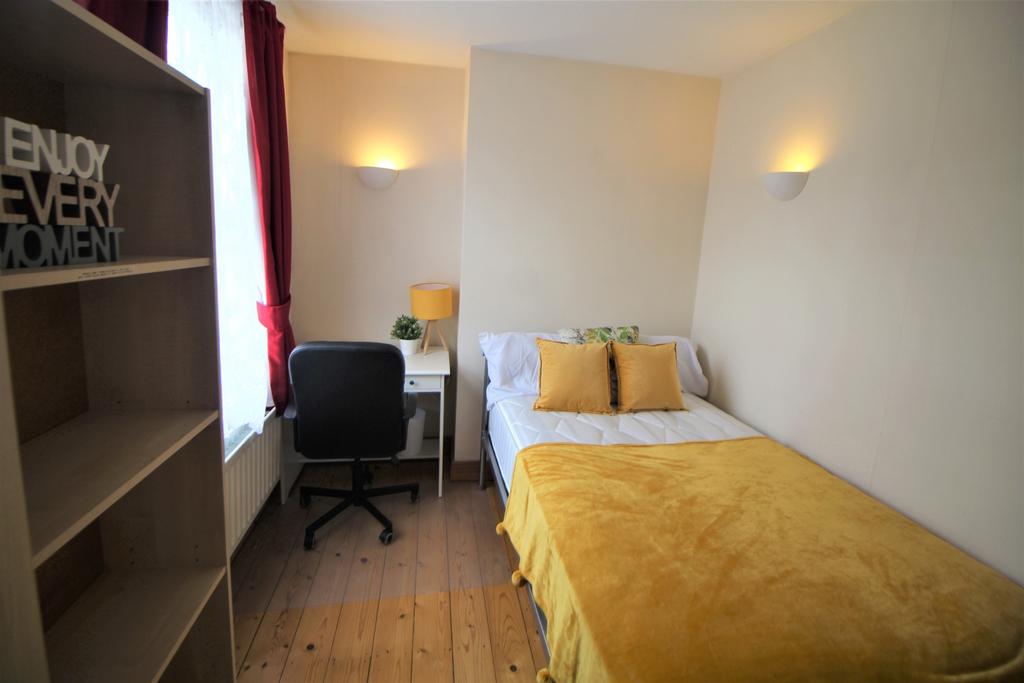 Bedroom 2-2