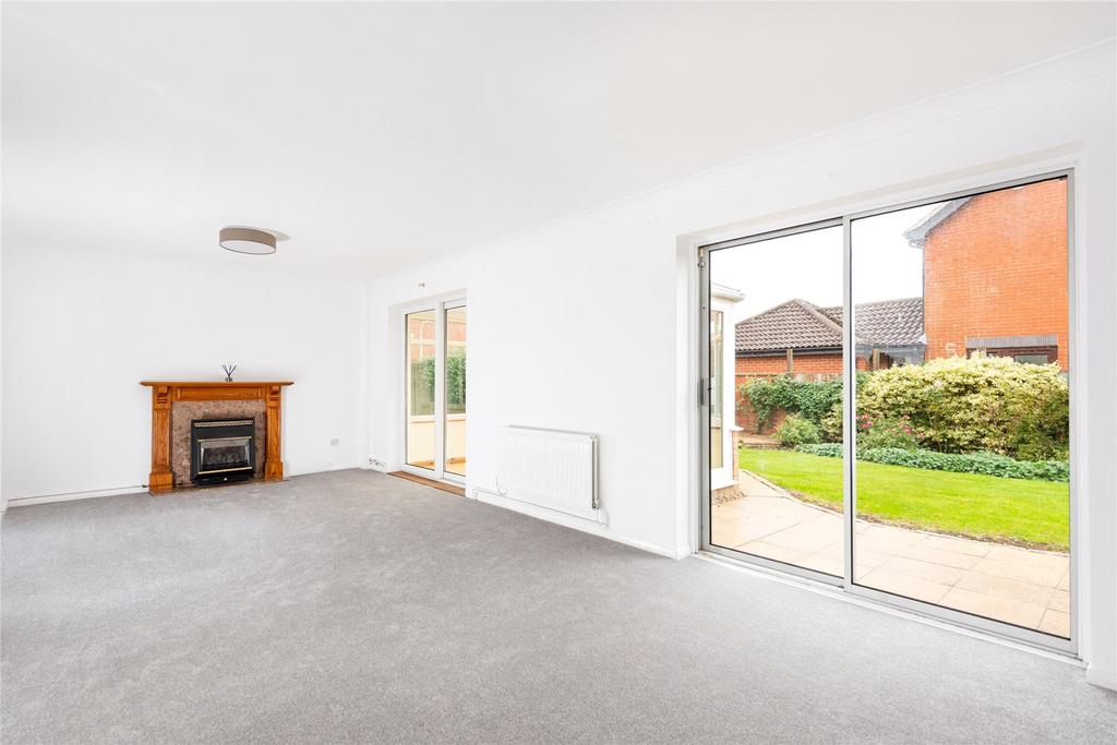 Sitting/Dining Room