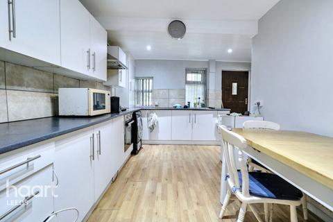 undefined, Sandhurst Avenue, Leeds