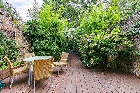 2 bedroom maisonette to rent, Albert Street, Camden, London