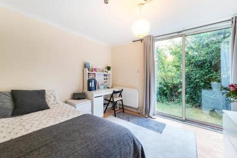 4 bedroom apartment to rent, London E1W